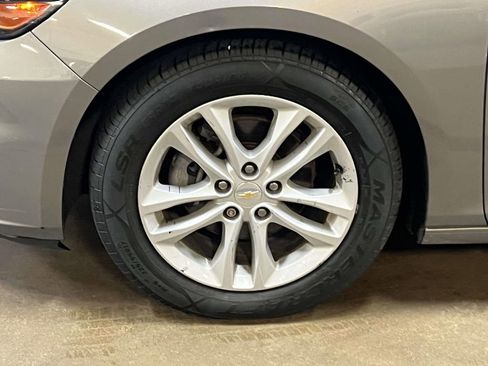 Used 2017 Chevrolet Malibu LT FWD image 25