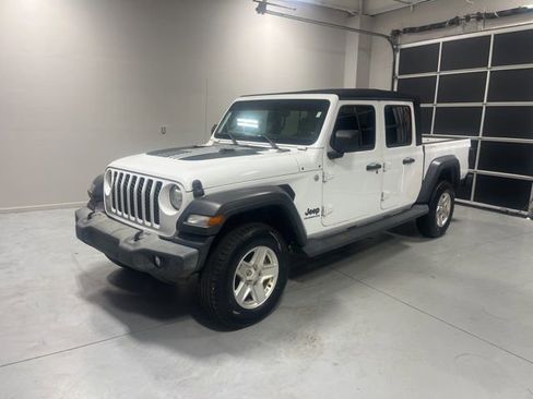 Used 2020 Jeep Gladiator Sport w/ Quick Order Package 23S image 3
