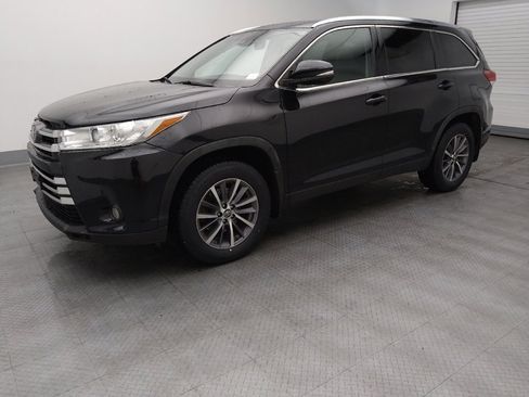 Used 2019 Toyota Highlander XLE image 2