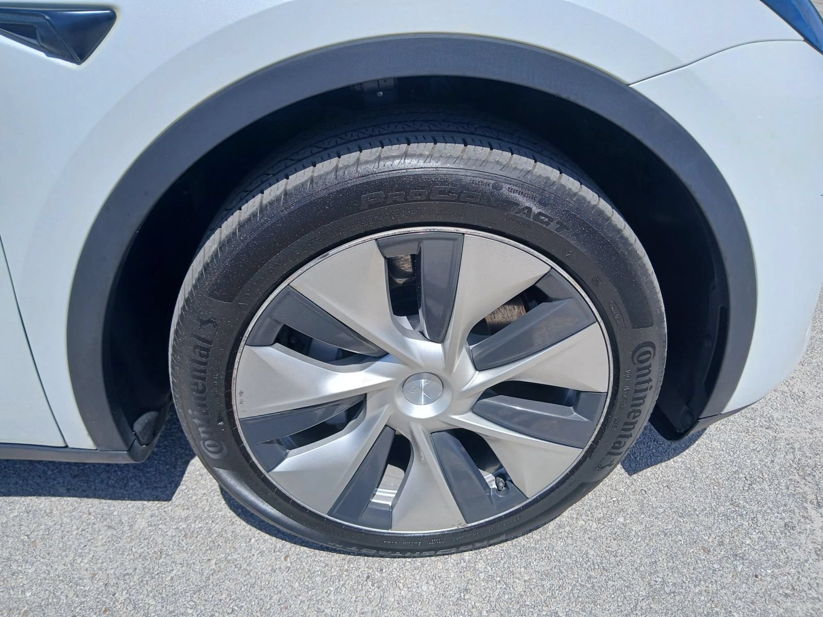 Used 2023 Tesla Model Y Long Range AWD/4WD image 17