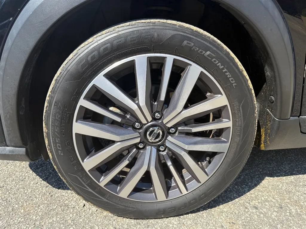 Used 2021 Nissan Kicks SV FWD image 31
