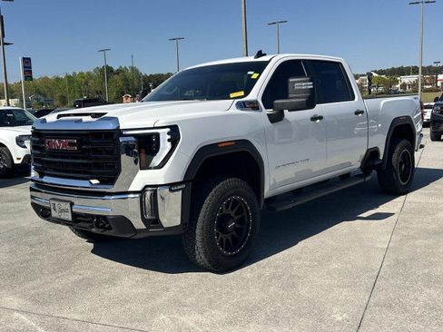 Used 2024 GMC Sierra 2500 Pro AWD/4WD image 3