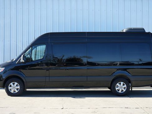 Used 2024 Mercedes-Benz Sprinter 2500 image 47