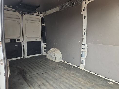 Used 2018 RAM ProMaster 2500 w/ Premium Appearance Group FWD image 15