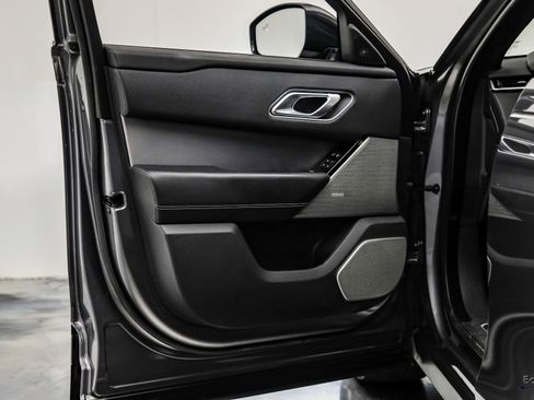 Used 2018 Land Rover Range Rover Velar R-Dynamic SE image 82