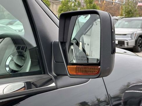 Used 2016 Ford Expedition Limited image 29