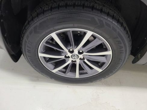 Used 2018 Toyota Highlander XLE AWD/4WD image 40