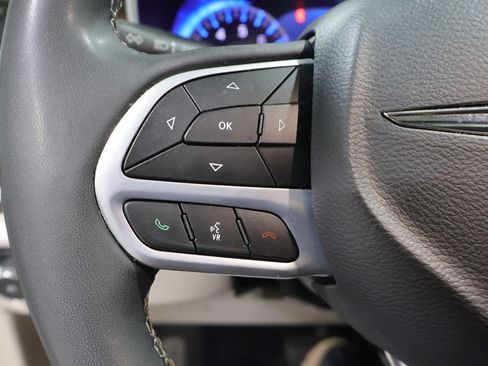 Used 2024 Chrysler Pacifica Limited FWD image 40