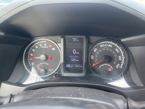 Used 2020 Toyota Tacoma TRD Sport image 16