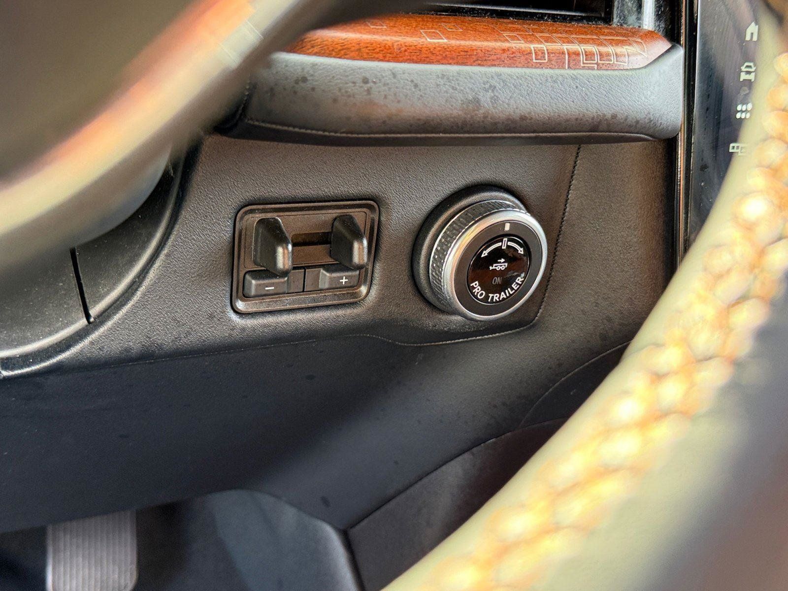 Used 2025 Lincoln Navigator L Black Label AWD/4WD image 31