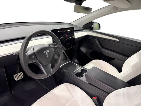 Used 2023 Tesla Model Y Performance AWD/4WD image 9