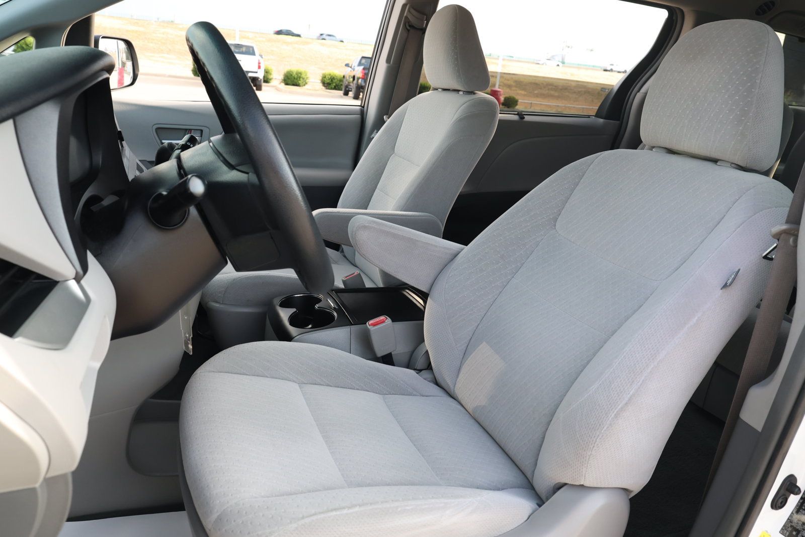 Used 2017 Toyota Sienna LE FWD image 27