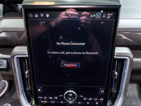 Used 2025 GMC Yukon Elevation w/ Elevation Premium Package AWD/4WD image 21