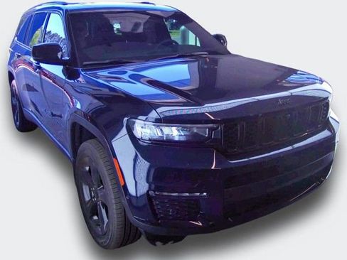 Used 2024 Jeep Grand Cherokee L Limited w/ Luxury Tech Group II image 2