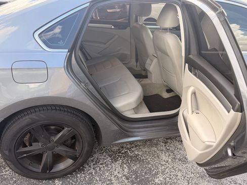 Used 2014 Volkswagen Passat 1.8T Wolfsburg Edition image 11