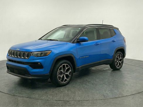 Used 2025 Jeep Compass Limited image 3