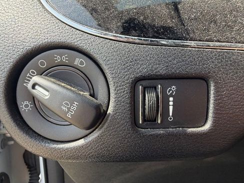 Used 2020 Dodge Grand Caravan SE FWD image 19