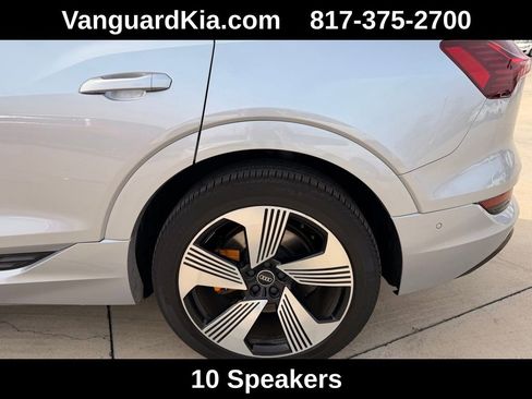 Used 2022 Audi e-tron Premium Plus image 9