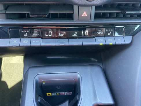 Used 2023 Toyota Crown XLE image 17