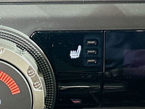 Used 2025 Toyota Tacoma TRD Sport w/ TRD Sport Upgrade Package image 17