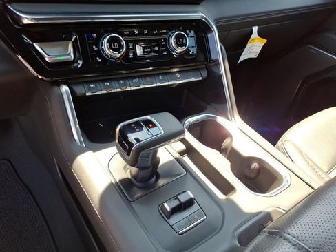 Used 2025 GMC Sierra 1500 Denali AWD/4WD image 13