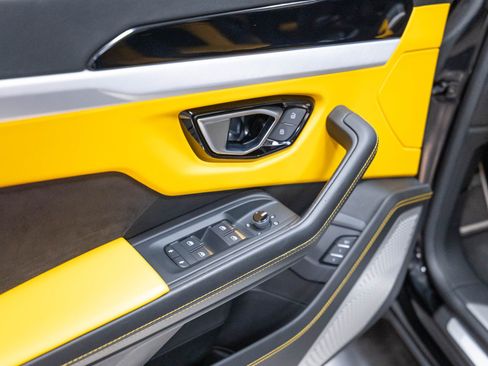 Used 2019 Lamborghini Urus AWD/4WD image 7