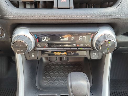 Used 2022 Toyota RAV4 XLE image 34