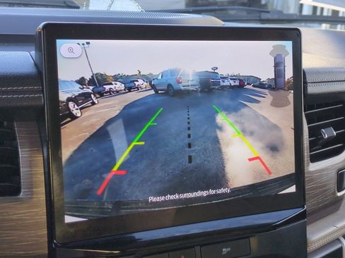 Used 2024 Ford Expedition Limited image 21