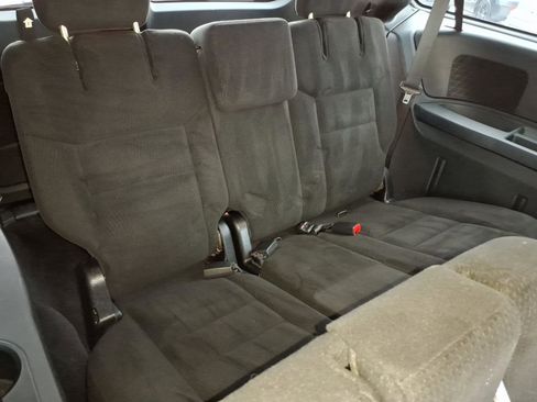 Used 2015 Dodge Grand Caravan SE image 16