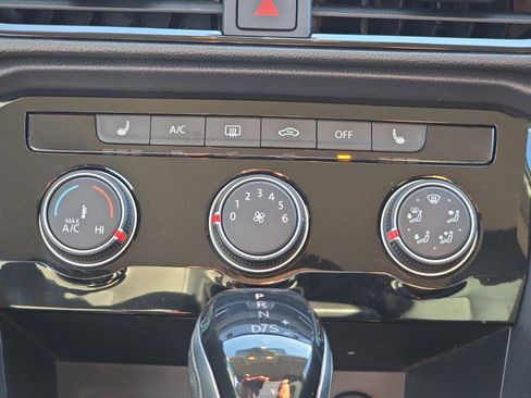 Used 2023 Volkswagen Taos SE image 16