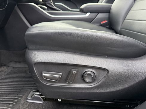 Used 2023 Toyota Highlander XLE image 16