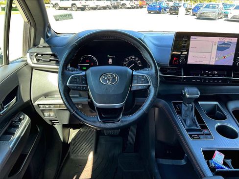 Used 2021 Toyota Sienna XSE image 18