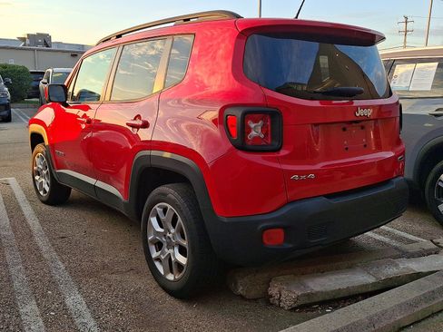 Used 2016 Jeep Renegade Latitude w/ Cold Weather Group AWD/4WD image 3
