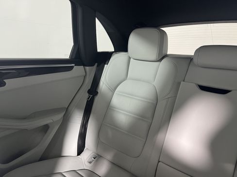 Certified 2024 Porsche Macan AWD/4WD image 15