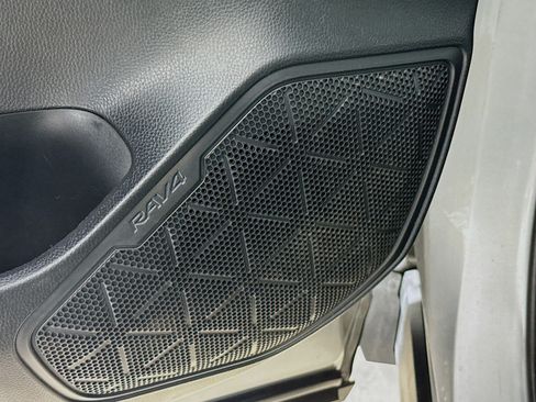 Used 2019 Toyota RAV4 LE FWD image 21