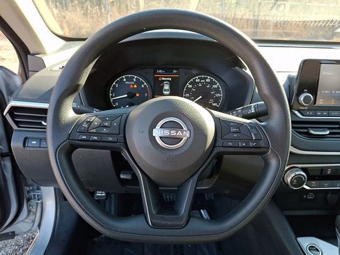 Used 2024 Nissan Altima 2.5 S FWD image 18