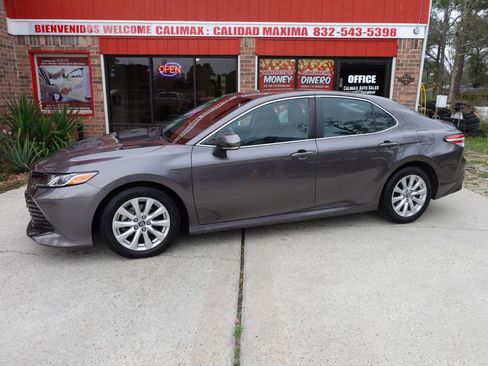 Used 2019 Toyota Camry LE w/ Convenience Package image 1