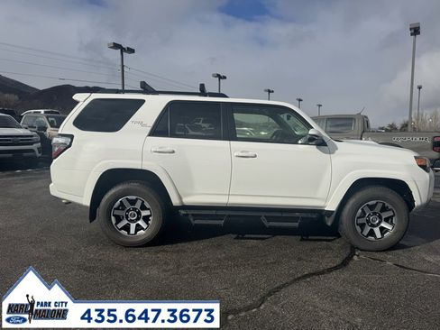 Used 2022 Toyota 4Runner TRD Off-Road Premium image 2
