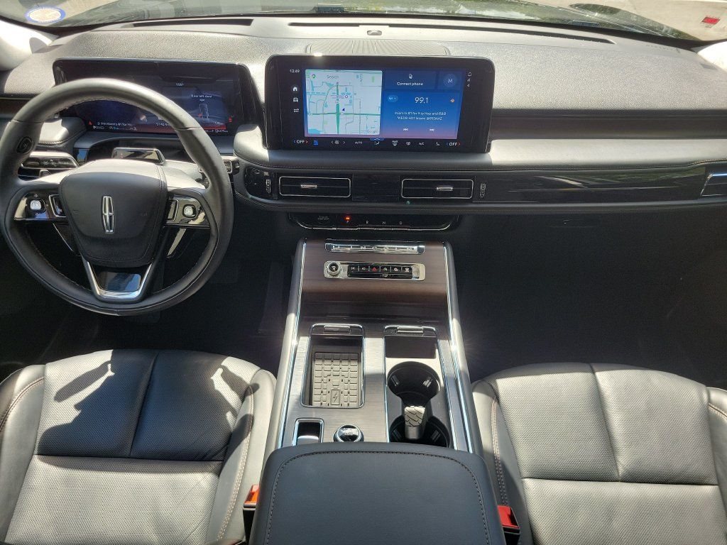 Used 2025 Lincoln Aviator Reserve w/ Jet Appearance Package RWD image 9