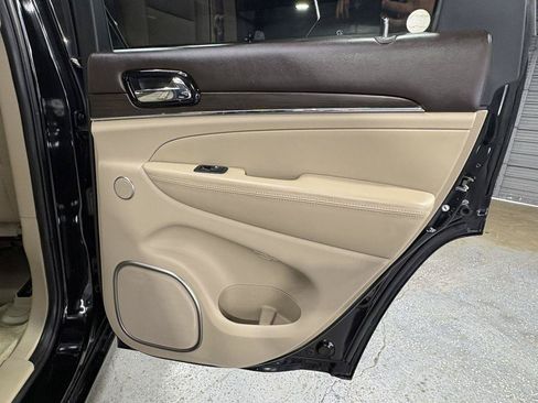 Used 2019 Jeep Grand Cherokee Overland AWD/4WD image 38