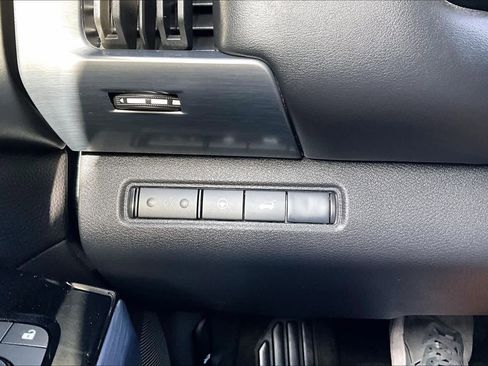 Used 2025 Nissan Pathfinder SL image 32