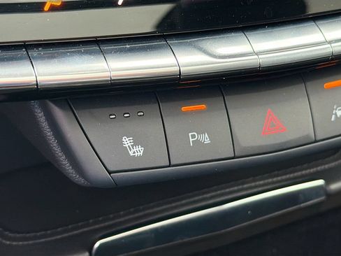 Used 2025 Cadillac XT4 Sport w/ Technology Package FWD image 20