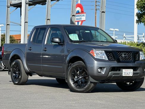 Certified 2021 Nissan Frontier SV w/ Midnight Edition Floor Mats image 2