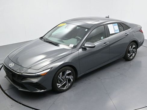 Used 2024 Hyundai Elantra SEL w/ Convenience Package FWD image 41