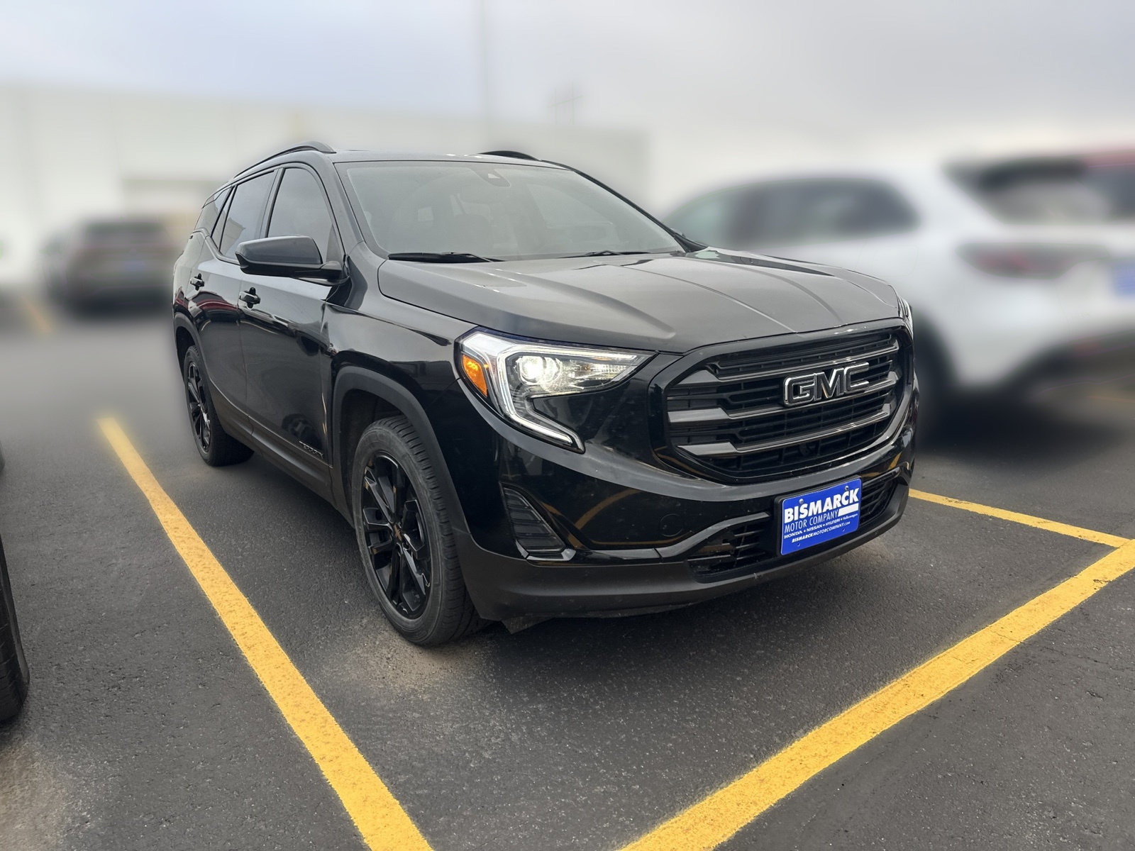 Used 2021 GMC Terrain SLE w/ Driver Convenience Package AWD/4WD image 2