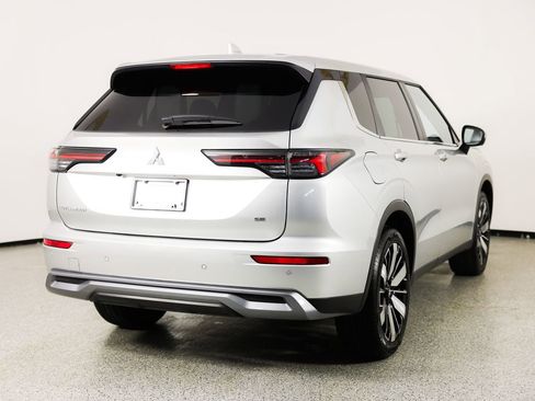 Used 2025 Mitsubishi Outlander SE image 8