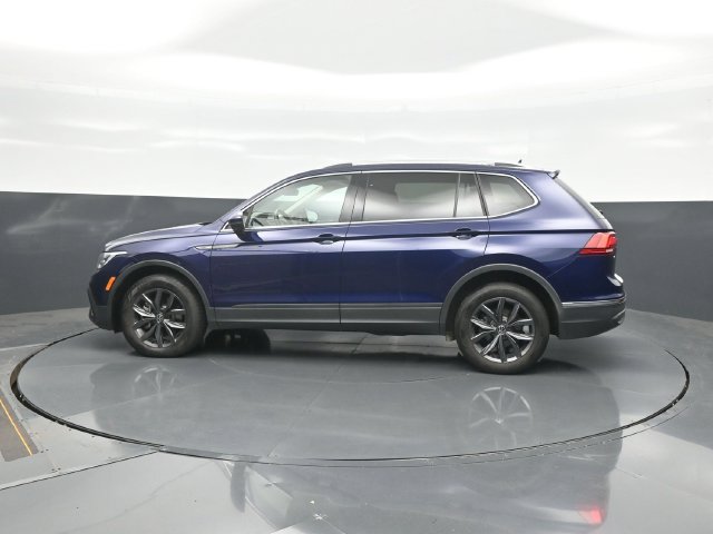 Used 2023 Volkswagen Tiguan SE w/ Panoramic Sunroof Package FWD image 4