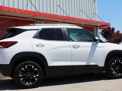 Used 2021 Chevrolet TrailBlazer LT FWD image 12