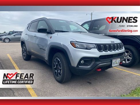 Used 2025 Jeep Compass Trailhawk AWD/4WD image 1
