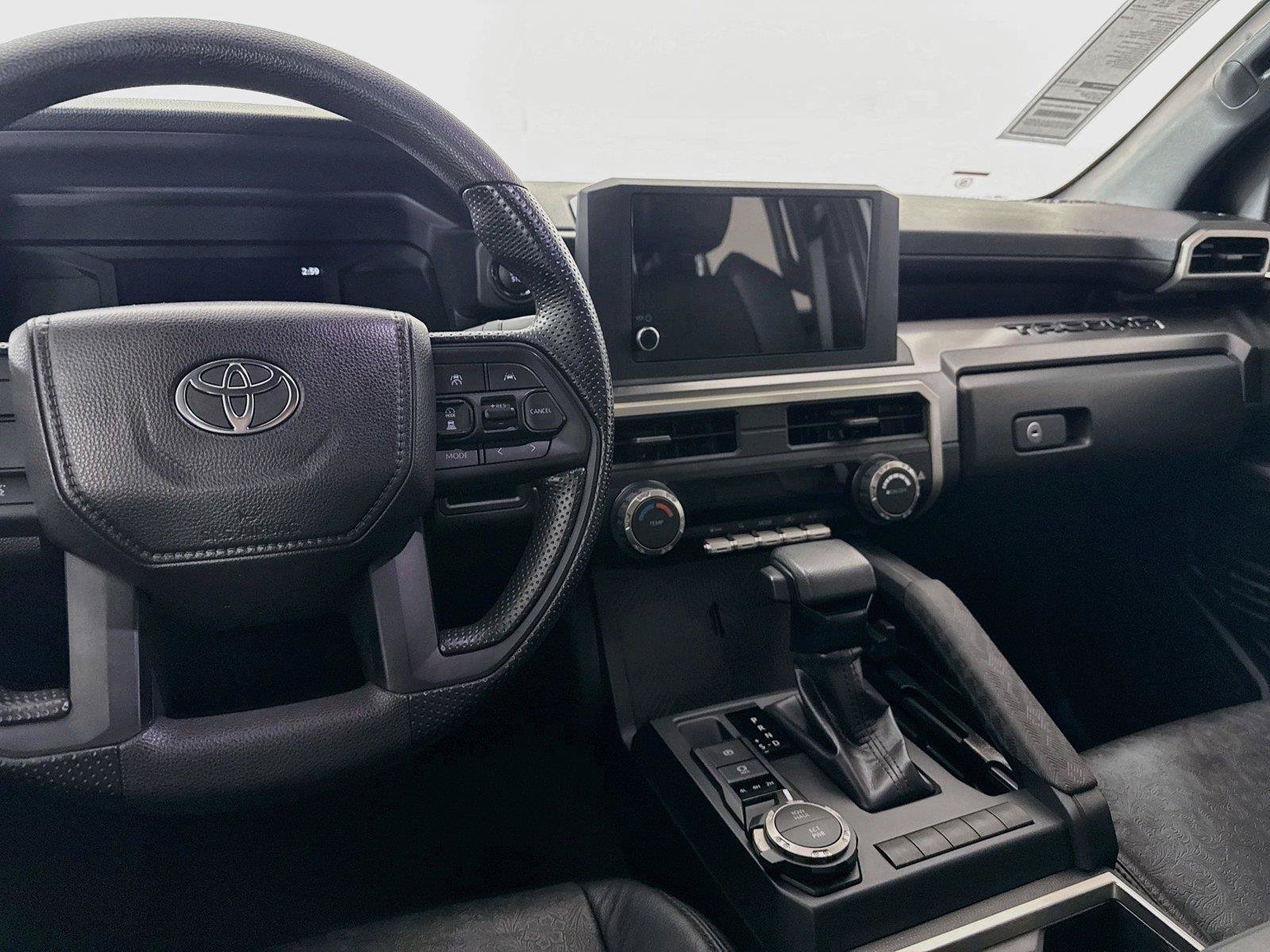 Certified 2025 Toyota Tacoma SR5 AWD/4WD image 33
